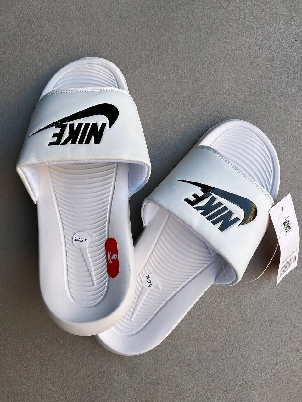 سليبر نايك تك ابيض