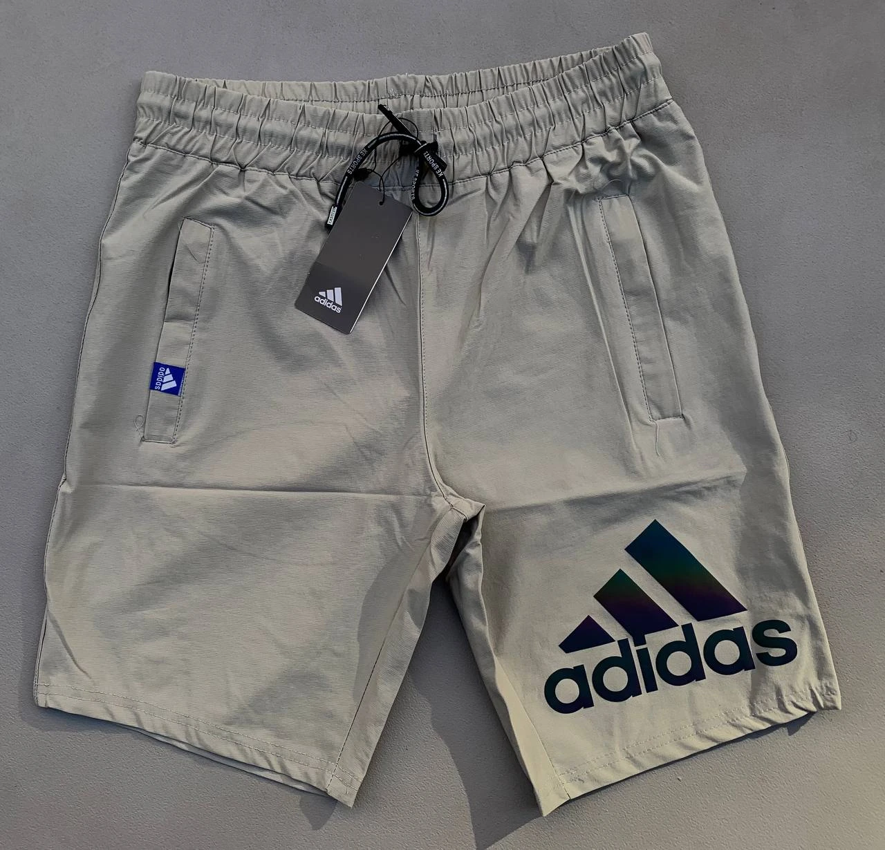 شورت ADIDAS لوجو كبير ” بيج “