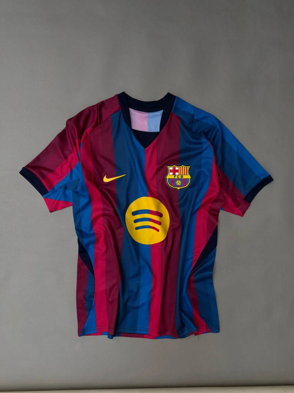 قميص برشلونة الاساسي 2027